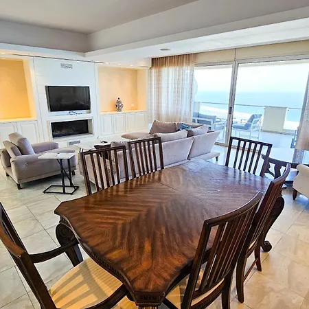 Beachfront Seaview Lux Penthouse ラルナカ