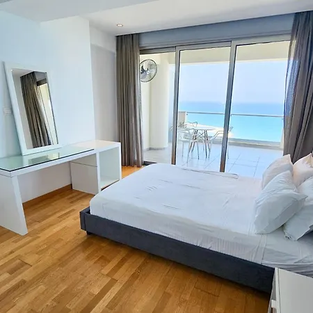 Beachfront Seaview Lux Penthouse Apartment Larnaca