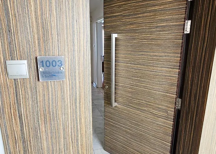 Beachfront Seaview Lux Penthouse ラルナカ