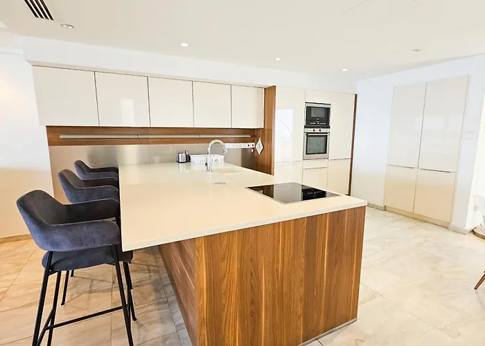 Beachfront Seaview Lux Penthouse * ラルナカ