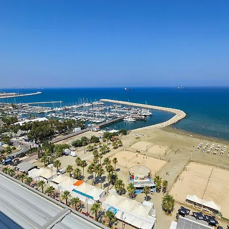Beachfront Seaview Lux Penthouse Lárnaca