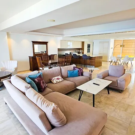 Beachfront Seaview Lux Penthouse Lárnaca