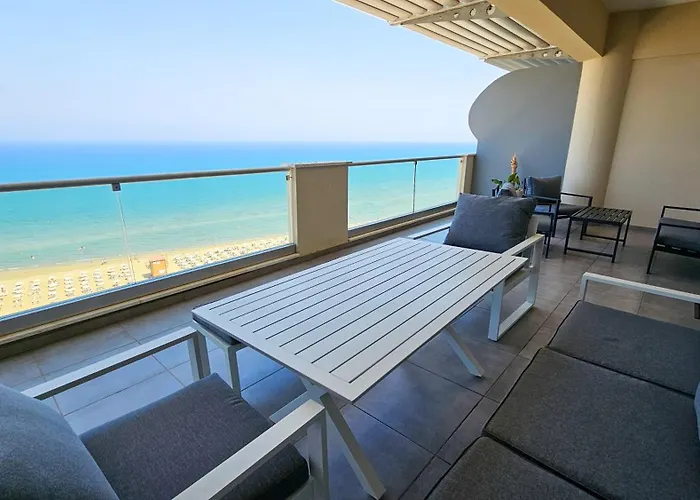 Beachfront Seaview Lux Penthouse Ларнака