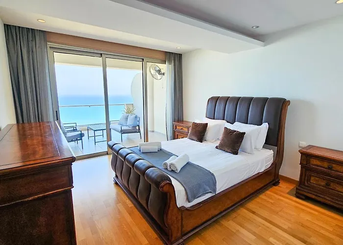 Beachfront Seaview Lux Penthouse *