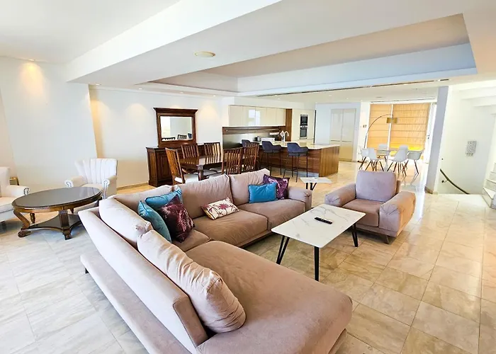 Beachfront Seaview Lux Penthouse Lárnaca