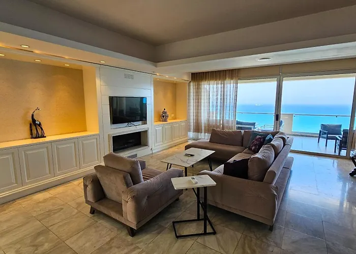 Beachfront Seaview Lux Penthouse Апартаменты Ларнака